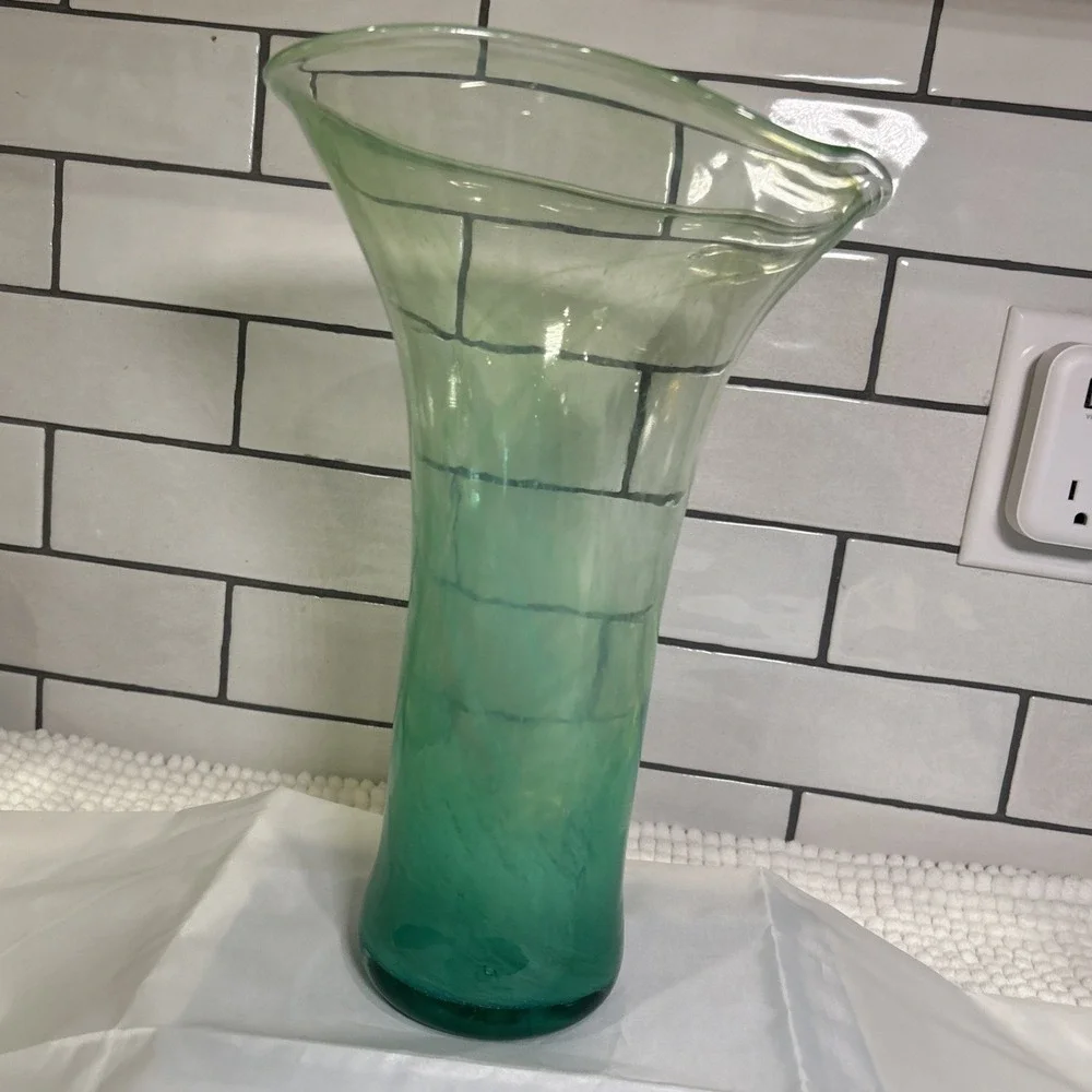 Vintage MCM Hand Blown Art Glass Vase Polished Pontil Mark Green Swirl 10.5 in